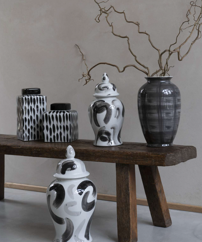 Vases, planters, ornaments and accessories for the home